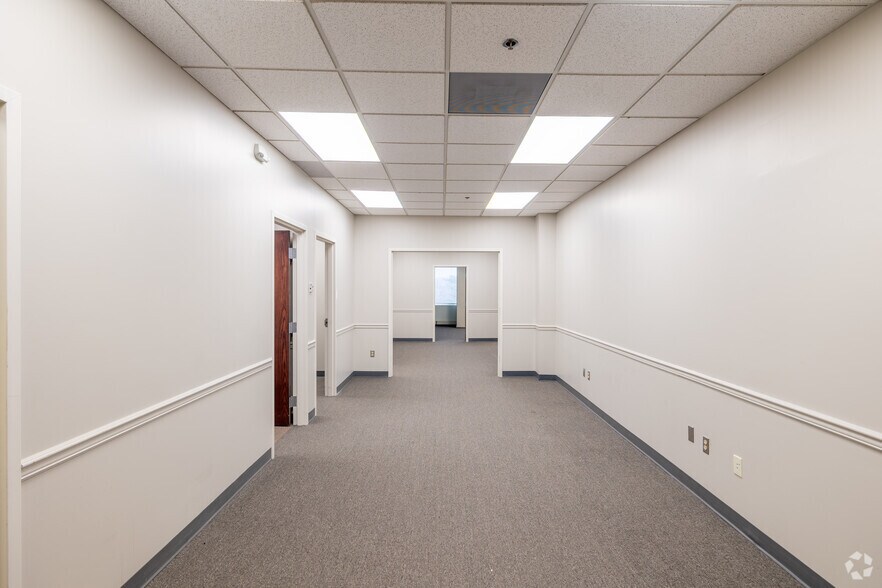 More Photos Of 80 Cottontail Ln, Somerset Office For Lease