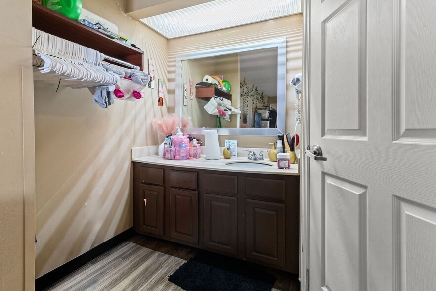 More Photos Of 2350 Chestnut St, Orangeburg Hotel For Sale