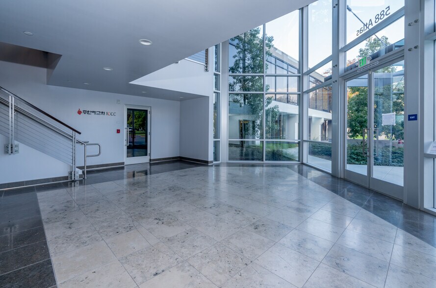 More Photos Of 588 Atlas St, Monterey Park Office For Lease