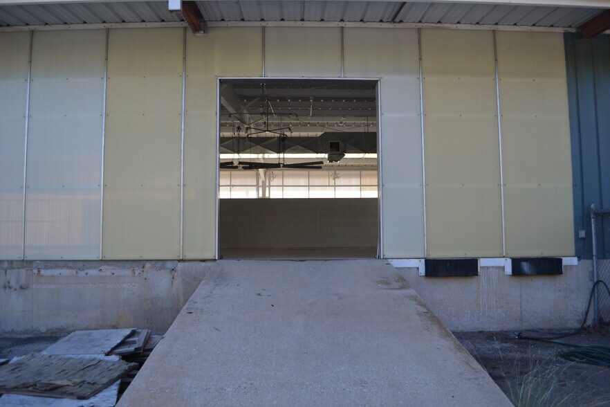 More Photos Of 3805 Woodbury Dr, Austin Flex For Lease