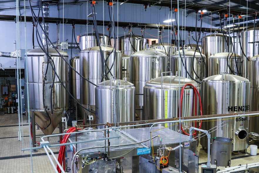 More Photos Of 3525 N Frazier St, Conroe Manufacturing For Sale