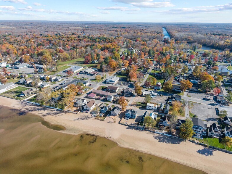 More Photos Of 1424 Main St, Sylvan Beach Restaurant For Sale