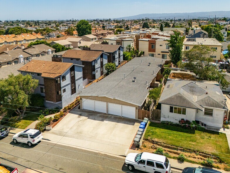 More Photos Of 2204 Carnegie Ln, Redondo Beach Apartments For Sale
