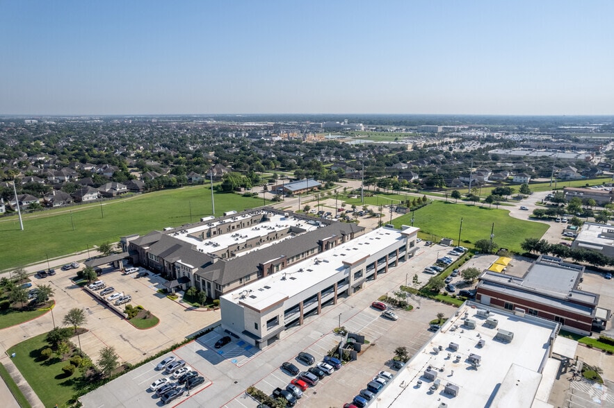 More Photos Of 2941 Broadway Bend Dr, Pearland Office For Lease