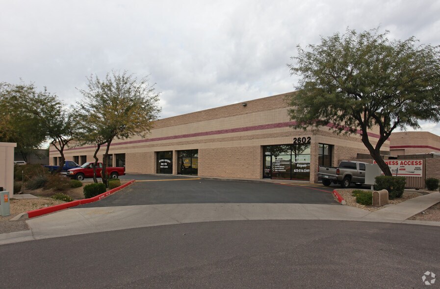 More Photos Of 2602 W Lone Cactus Dr, Phoenix Warehouse For Lease