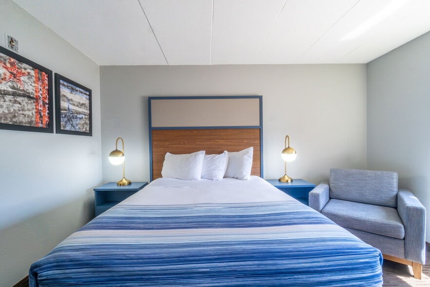 More Photos Of 4230 S Lewis Blvd, Sioux City Hotel For Sale