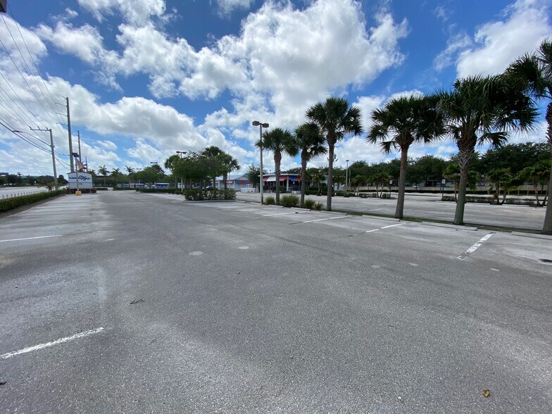More Photos Of 2980 W Oakland Park Blvd, Oakland Park Showroom For Sale