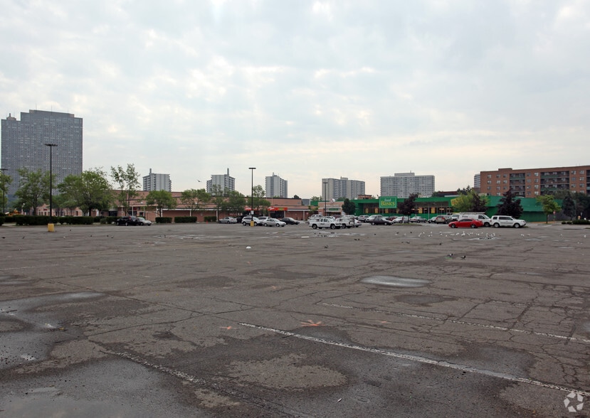 More Photos Of 45 Overlea Blvd, Toronto General Retail For Lease