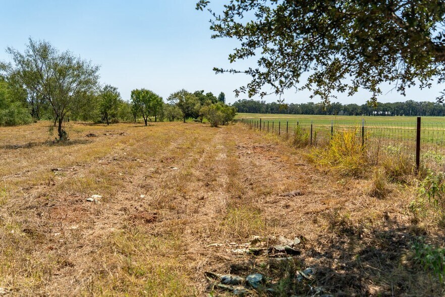 More Photos Of Lot 2 Mariposa Dr, Fredericksburg Land For Sale