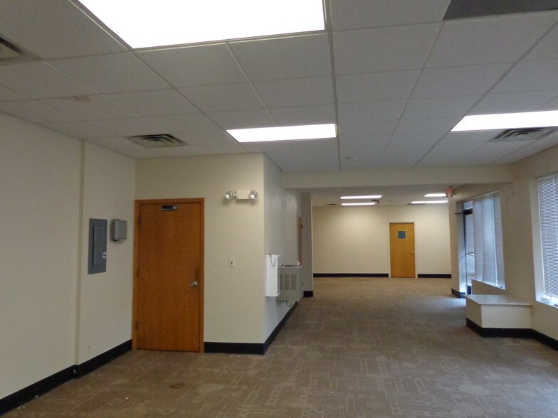 More Photos Of 1300-1338 Dodge Ave, Evanston Freestanding For Lease