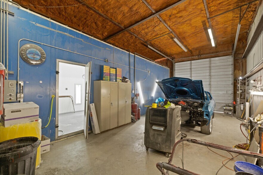 More Photos Of 725 Holmes Dr, Granbury Auto Repair For Sale