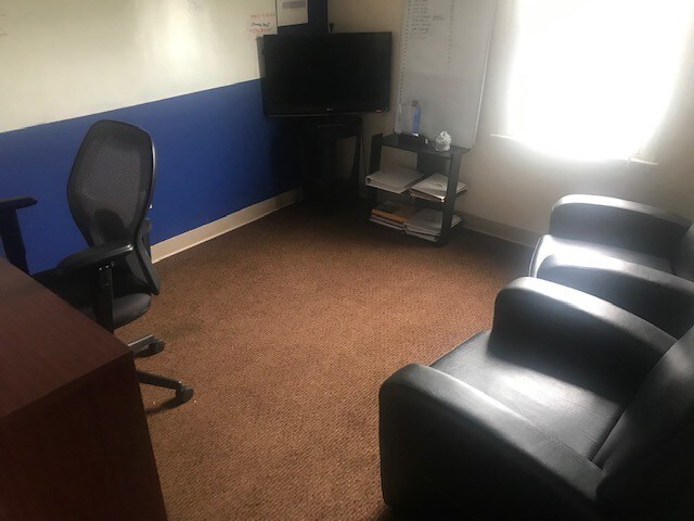 More Photos Of 1001 Farmington Ave, Bristol Medical For Sale