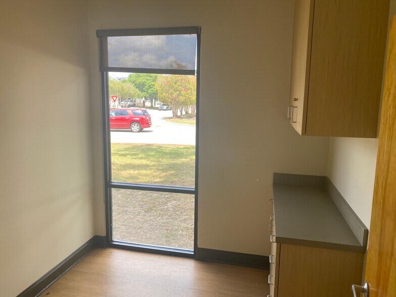 More Photos Of 7414 Picardy Ave, Baton Rouge Medical For Sale