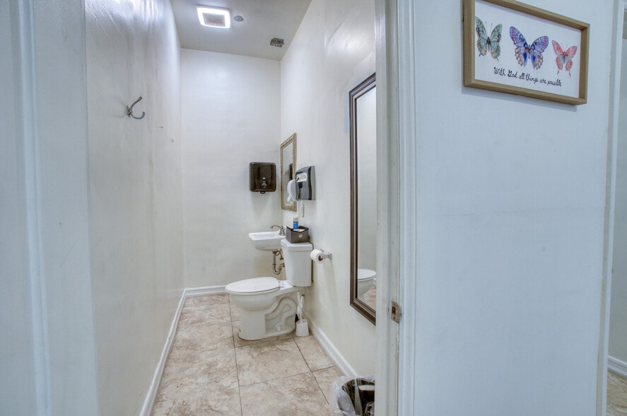 More Photos Of 11123 S Western Ave, Los Angeles Religious Facility For Sale