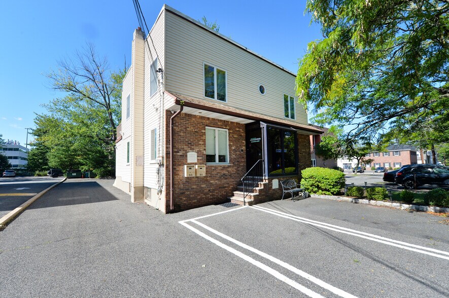 More Photos Of 24 Farview Ter, Paramus Office For Sale