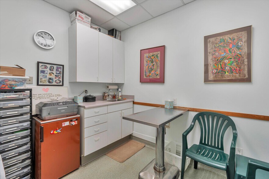 More Photos Of 2143-2145 Taraval St, San Francisco Veterinarian Kennel For Lease