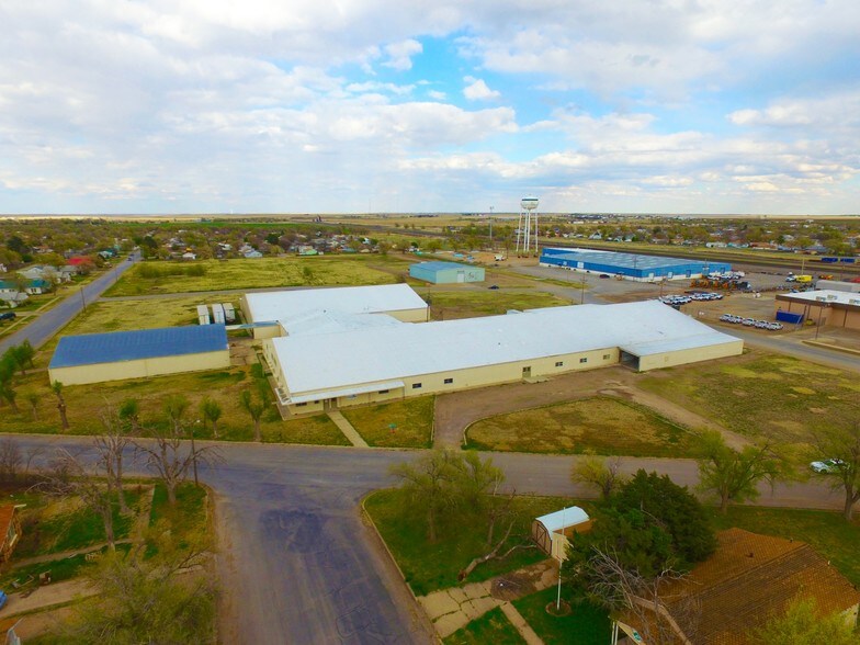 More Photos Of 800 E Kingsmill Ave, Pampa Warehouse For Lease