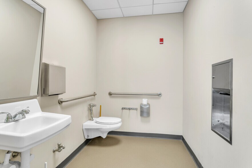 More Photos Of 85 Elm St, West Springfield Storefront Retail Office For Lease