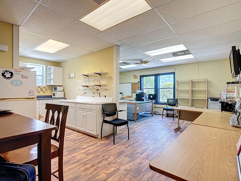 More Photos Of 390 N Bridge St, LaBelle Storefront Retail Office For Sale