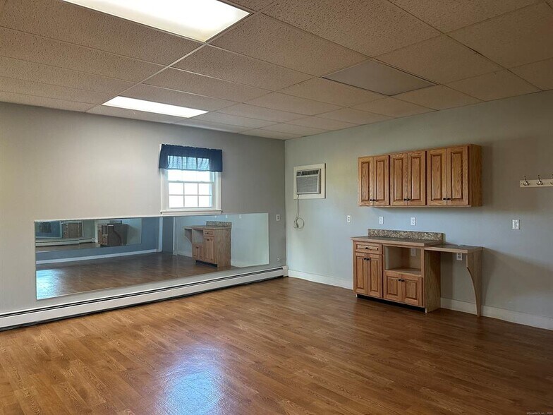More Photos Of 152-160 Route 171, Woodstock Freestanding For Lease