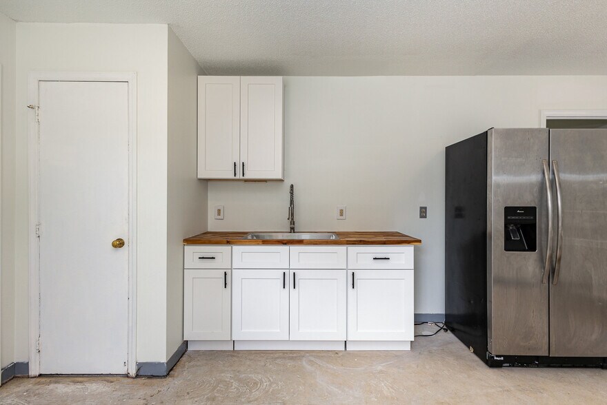 More Photos Of 909 Rock Quarry Rd, Raleigh Freestanding For Lease