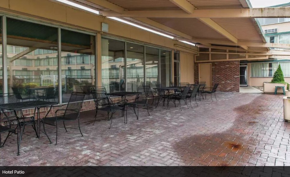 More Photos Of 3200 S Hermitage Rd, Hermitage Hotel For Sale