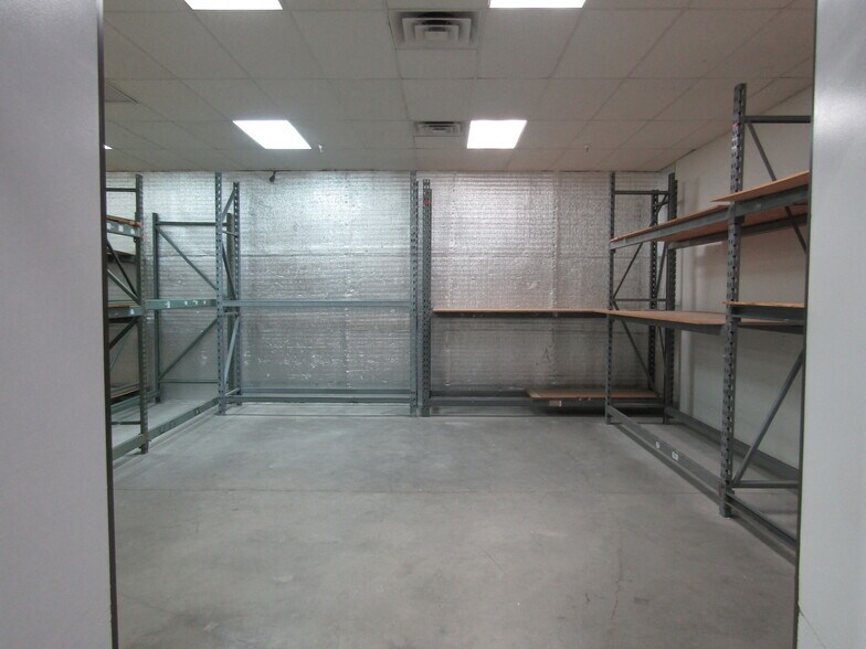 More Photos Of 209 E Brooks Ave, North Las Vegas Distribution For Lease