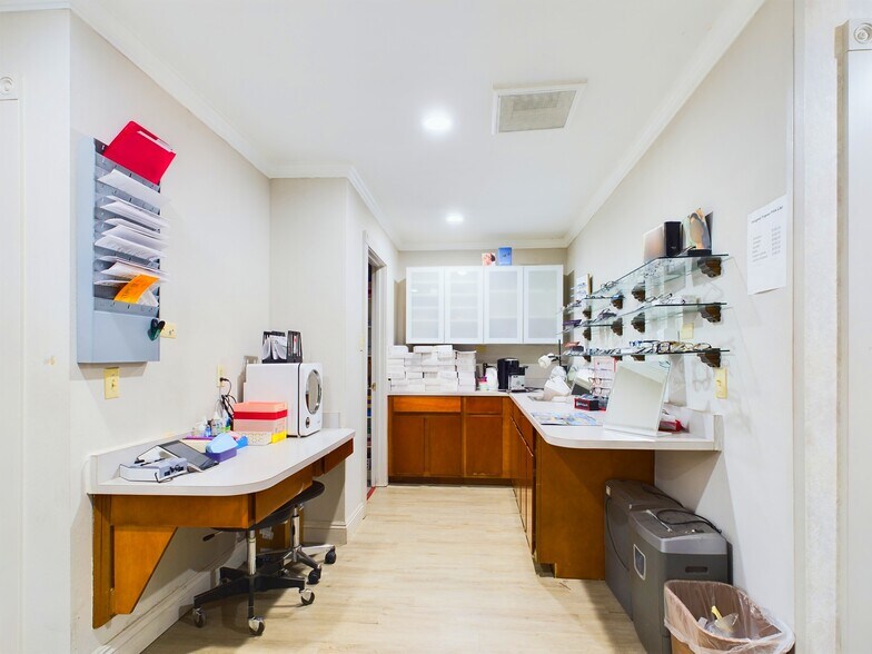 More Photos Of 4456 Manzanita Ave, Clearlake Storefront Retail Office For Sale