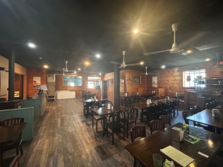 More Photos Of 337 Peacock St, Pottsville General Retail For Sale
