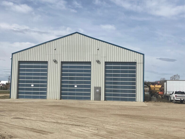 More Photos Of 253 Burnt Park Dr, Red Deer County Service For Sale