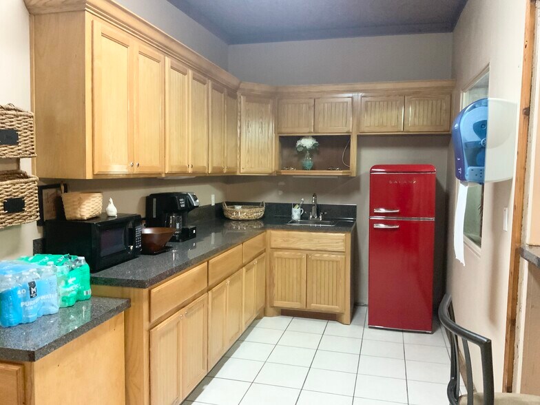 More Photos Of 208 N Arroyo Blvd, Los Fresnos Flex For Sale