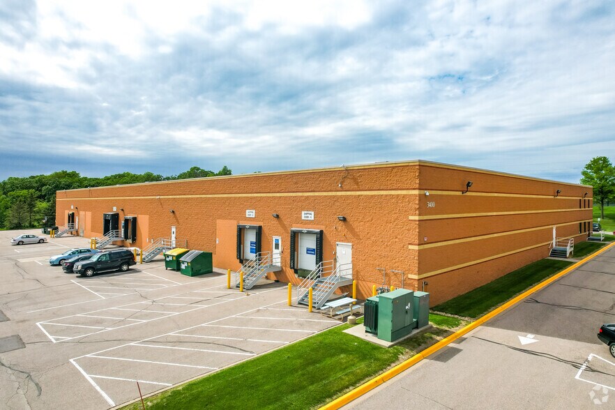 More Photos Of 3400 N Granada Ave, Oakdale Flex For Lease