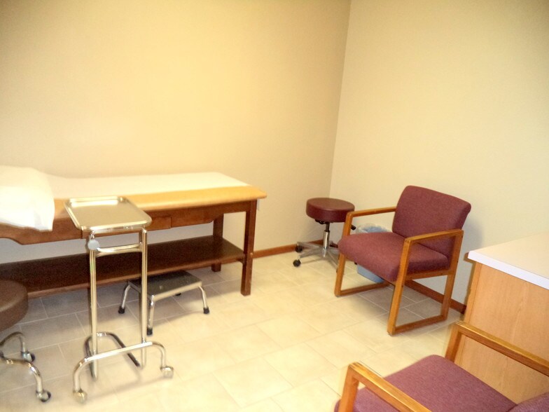 More Photos Of 515 N King St, Seguin Medical For Sale