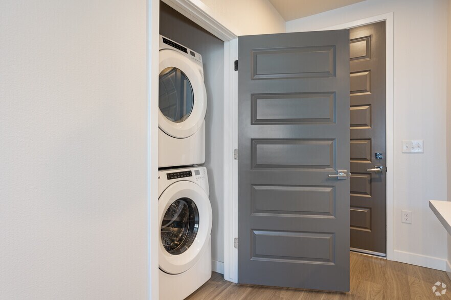 More Photos Of 2401 Blake St, Denver Apartments For Lease