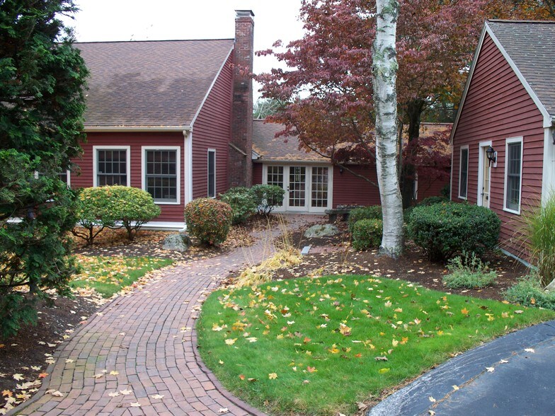 More Photos Of 42 Davis Rd, Acton Office For Lease