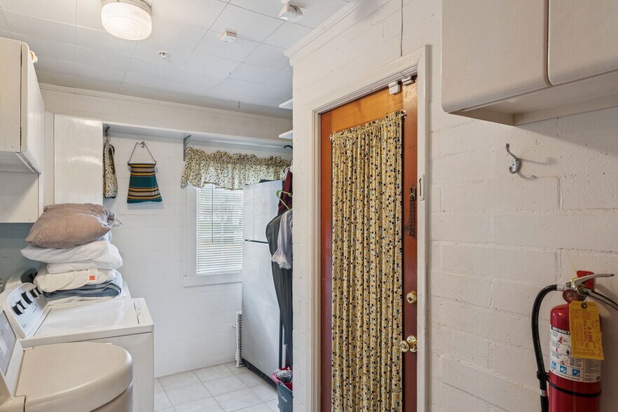 More Photos Of 27 S Center St, Eustis Assisted Living For Sale