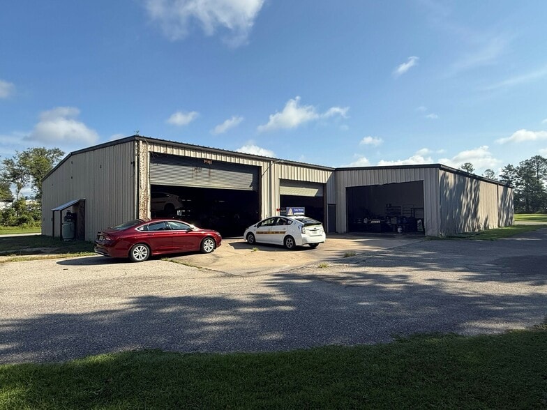 More Photos Of 3941 W Pensacola St, Tallahassee Industrial For Lease