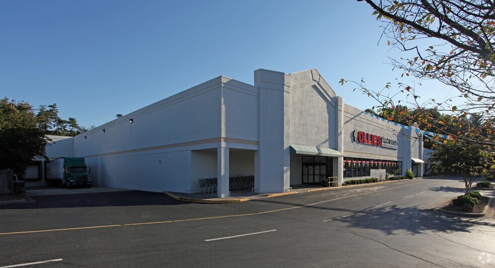 More Photos Of 5059 Country Club Rd, Winston-Salem Unknown For Lease