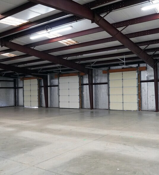 More Photos Of 150 Ayers Blvd, Belpre Light Distribution For Lease
