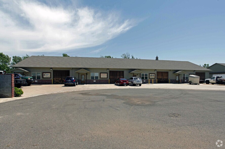 More Photos Of 7042 Highwater Cir, Edmond Light Distribution For Lease