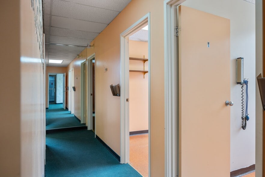 More Photos Of 7600 Osler Dr, Towson Medical For Sale