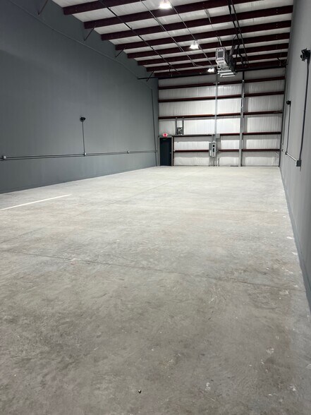 More Photos Of 400 Sterling Plaza Dr, Ponte Vedra Warehouse For Lease