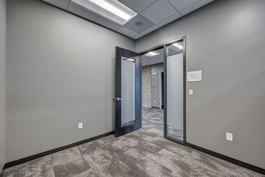 More Photos Of 6740 Rock Spring Rd, Wilmington Office For Lease