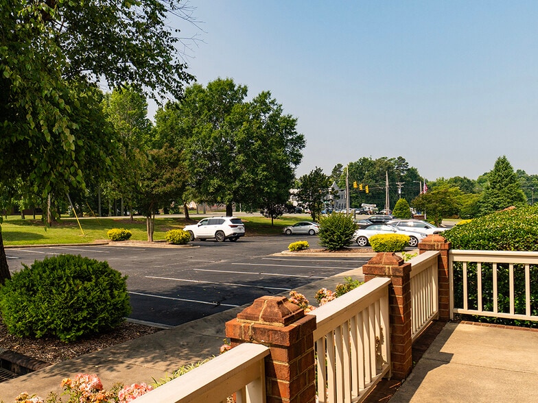 More Photos Of 3051-3057 S Church St, Burlington Office For Sale