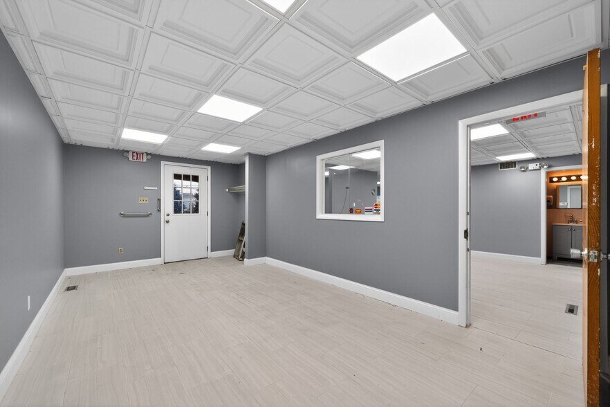More Photos Of 1701 Wynwood Dr, Cinnaminson Medical For Sale