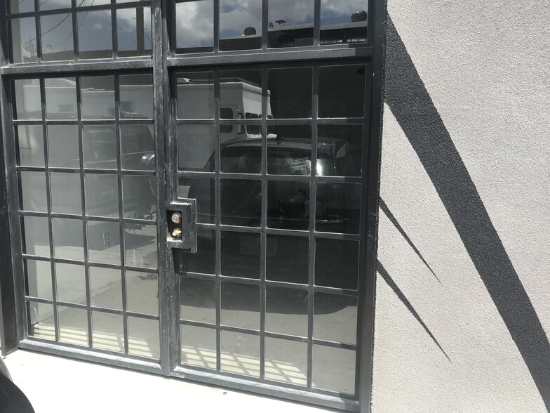 More Photos Of 651 Anderson St, Los Angeles Showroom For Sale