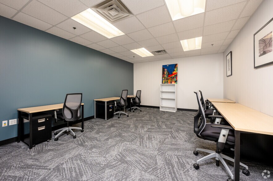 More Photos Of 450 E 96th St, Indianapolis Coworking Space