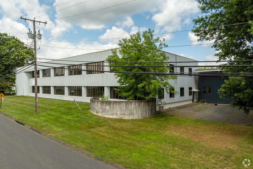 More Photos Of 705 N Mountain Rd, Newington Office For Lease