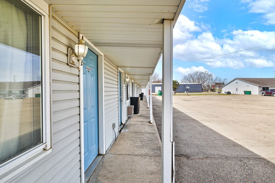More Photos Of 2102 E Main St, Albert Lea Hotel For Sale