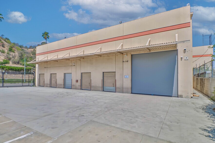 More Photos Of 1625 Riverside Dr, Los Angeles Warehouse For Lease